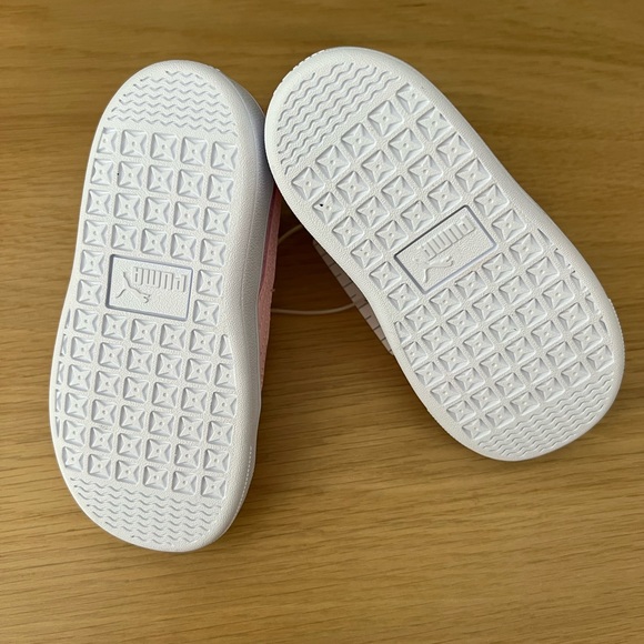 Adorable Pink Pumas Size 6 NWT - Picture 4 of 5